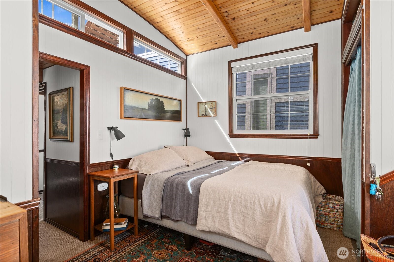 Master bed w/ clerestory windows