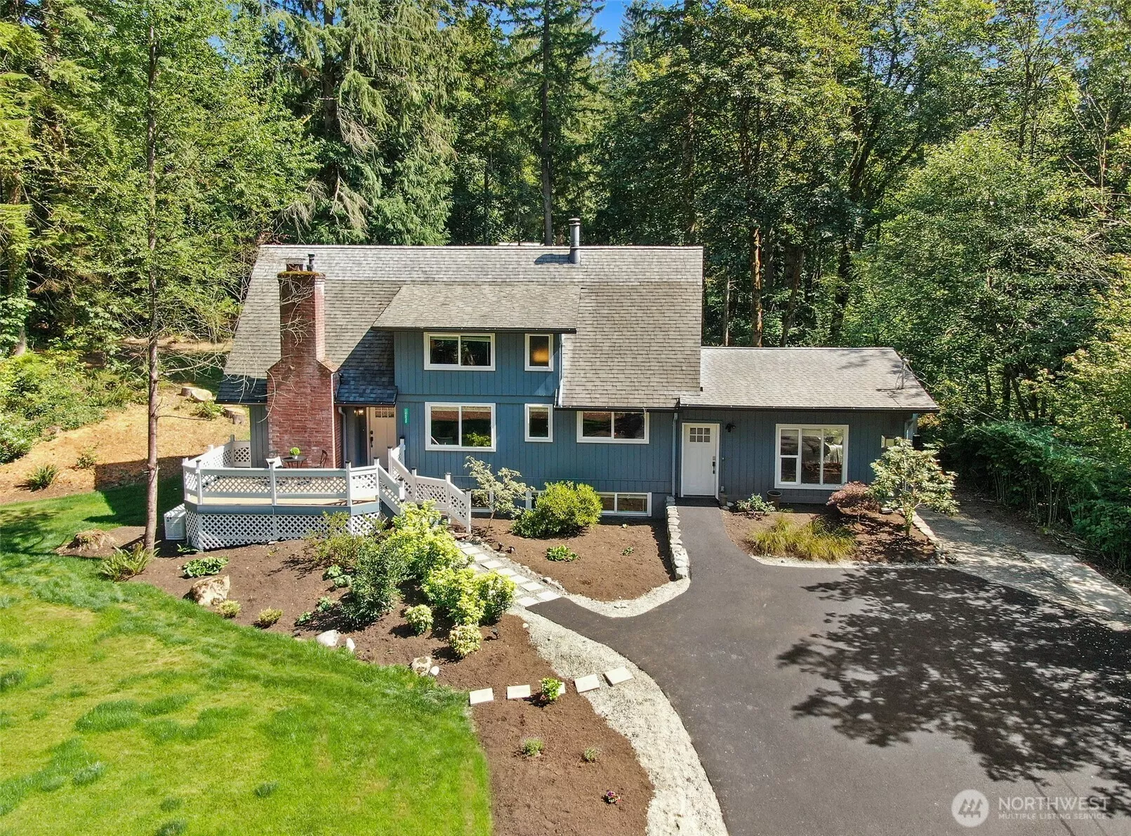 On a quiet dead end street, this sunlit, massive flat and sunlit front yard is perfect for playing games.