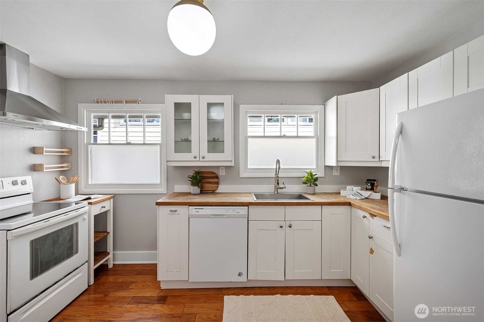 Fuctional kitchen with great storage.