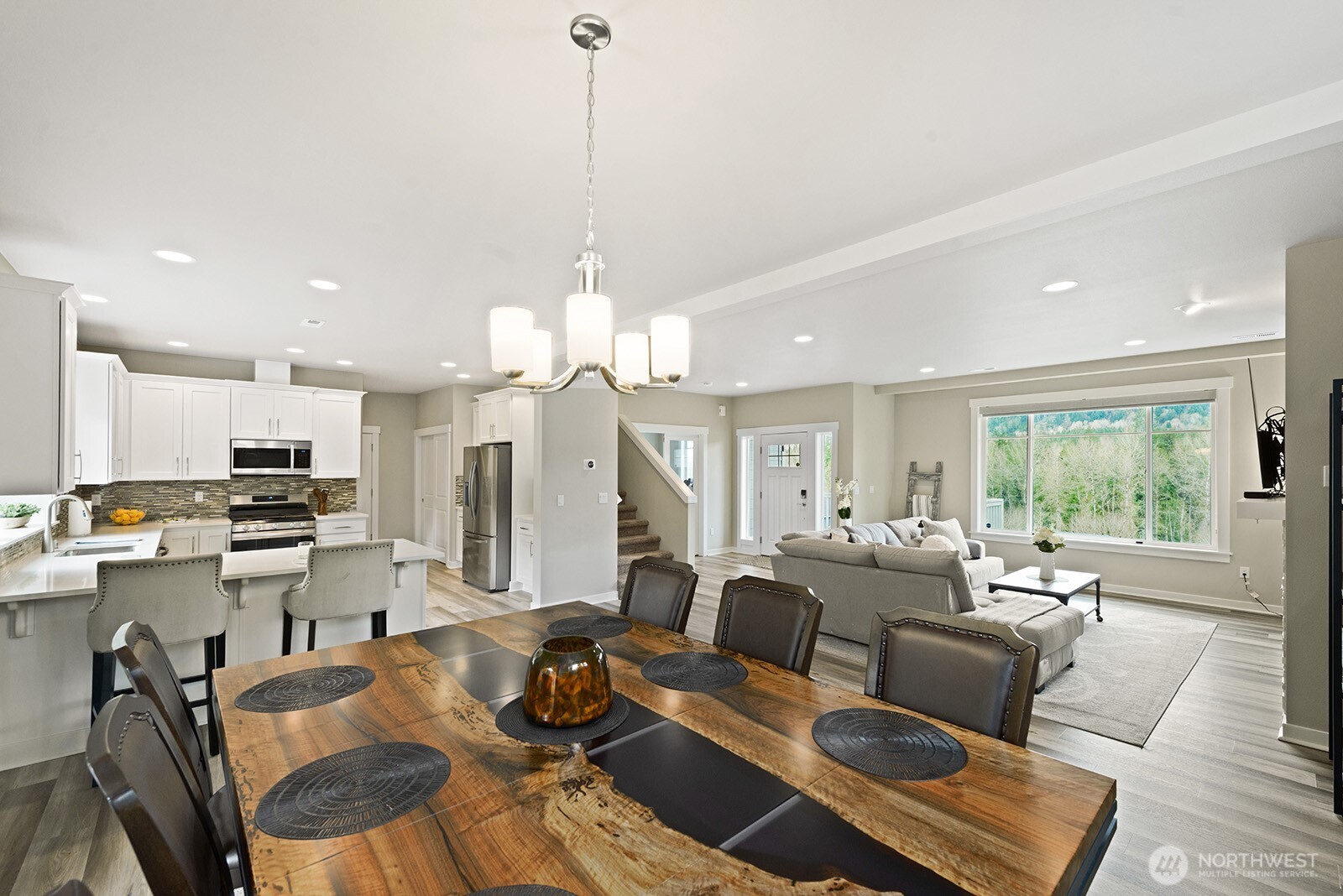 Have a big dinner party with dining room the seats 8 or more people!