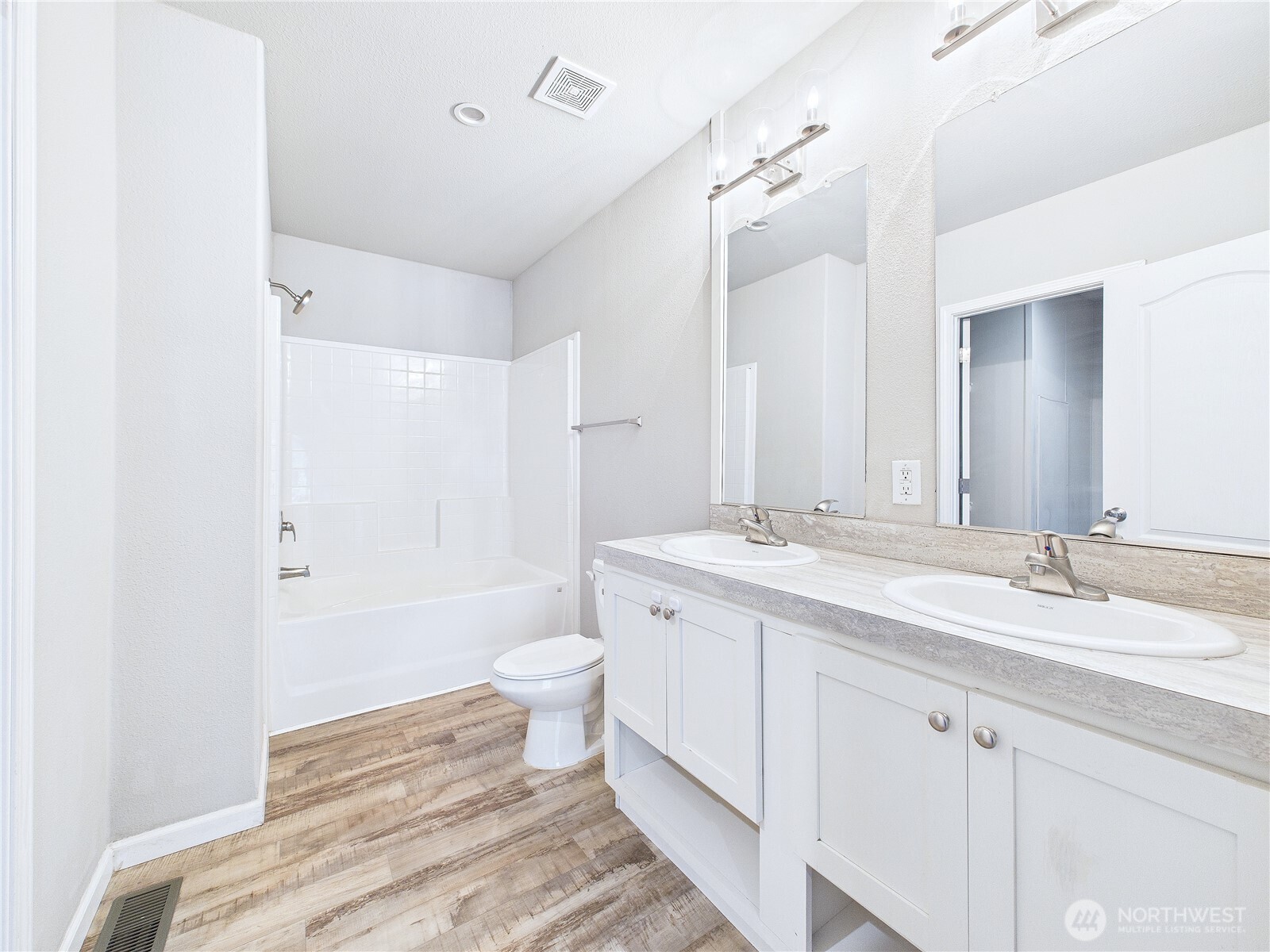 Over 4 Acres of Land!!!