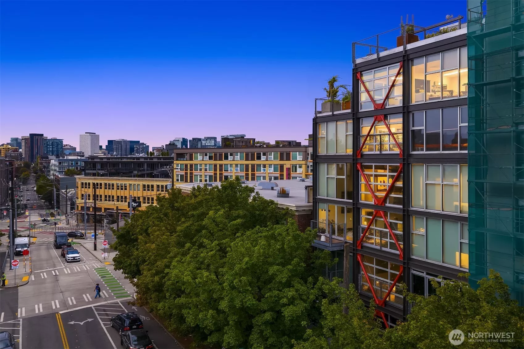 PRIVATE 2-story penthouse rooftop deck!