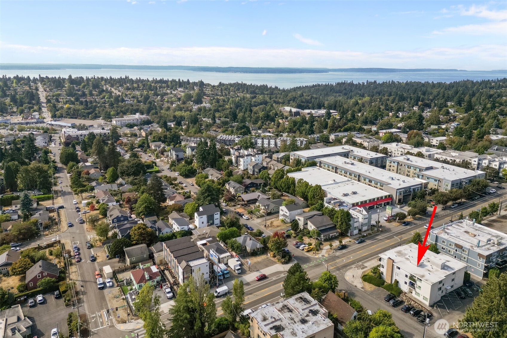 Well-maintained building in the heart of Greenwood with easy transit access