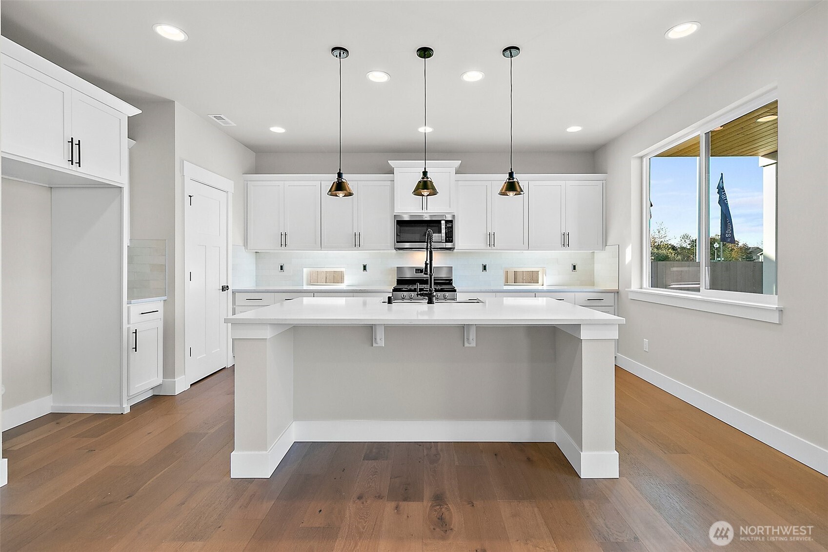 Photos are for representation purposes only.