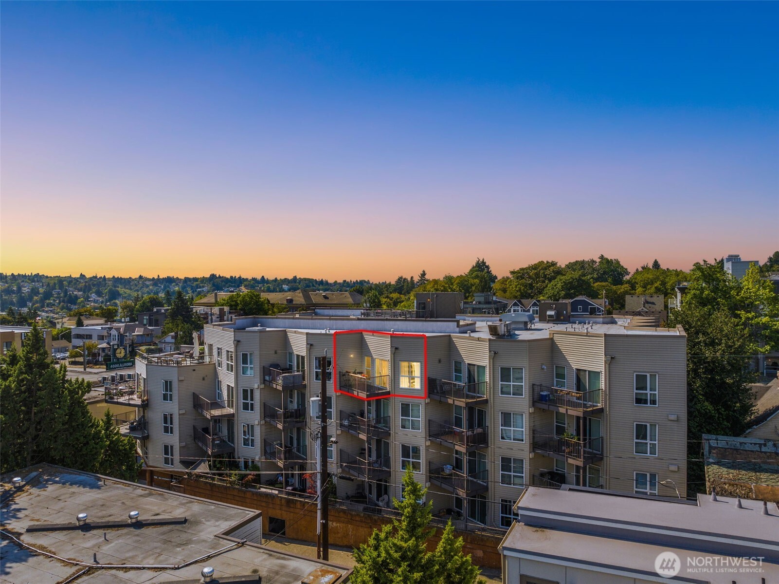 The building itself is a standout: well-managed, pet-friendly, and with no rental cap, offering both peace of mind and investment flexibility.