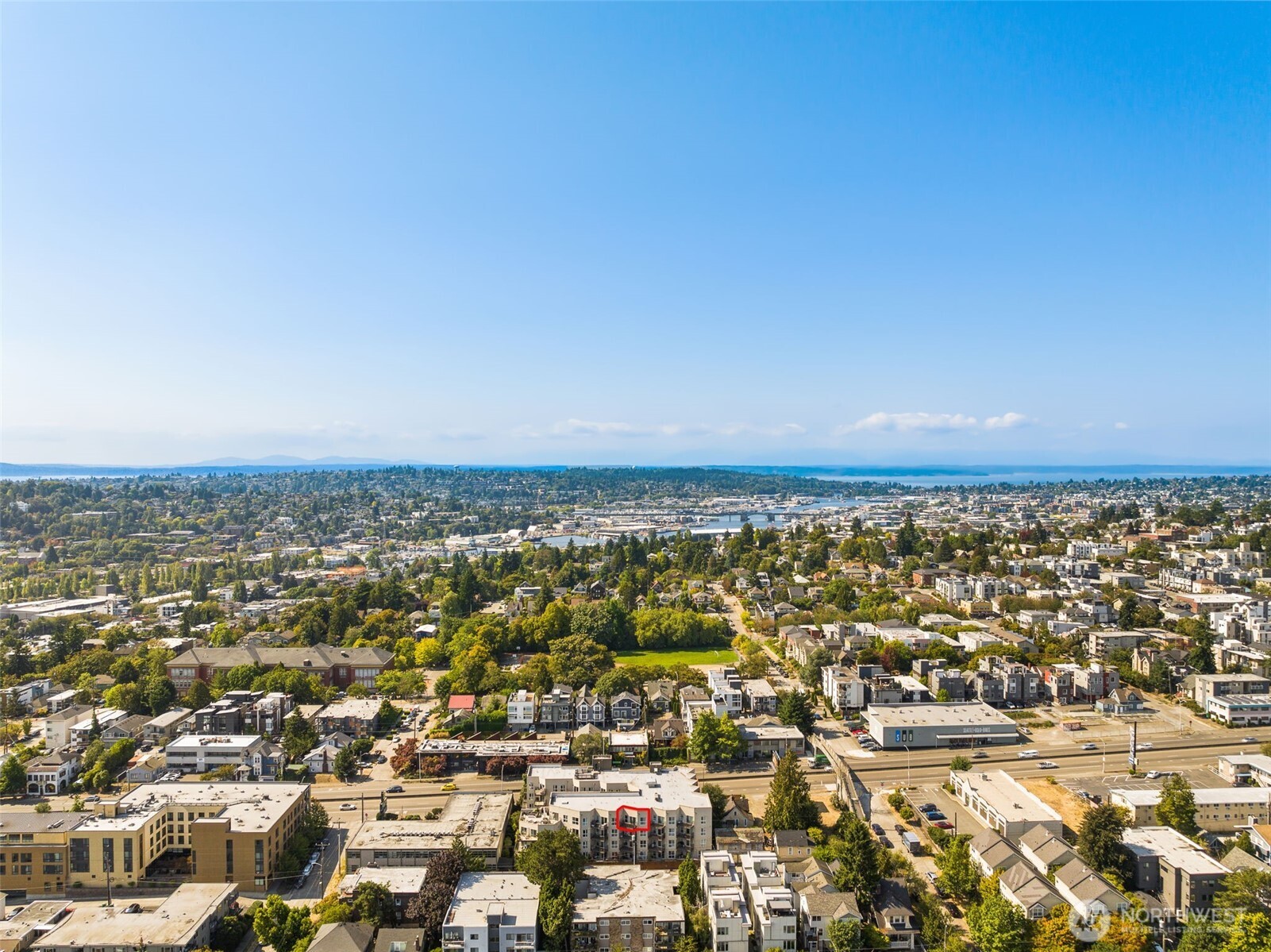 Unit is located in the sought-after back building, which is surprisingly quiet! Top-floor, perched above low-traffic alleyway.