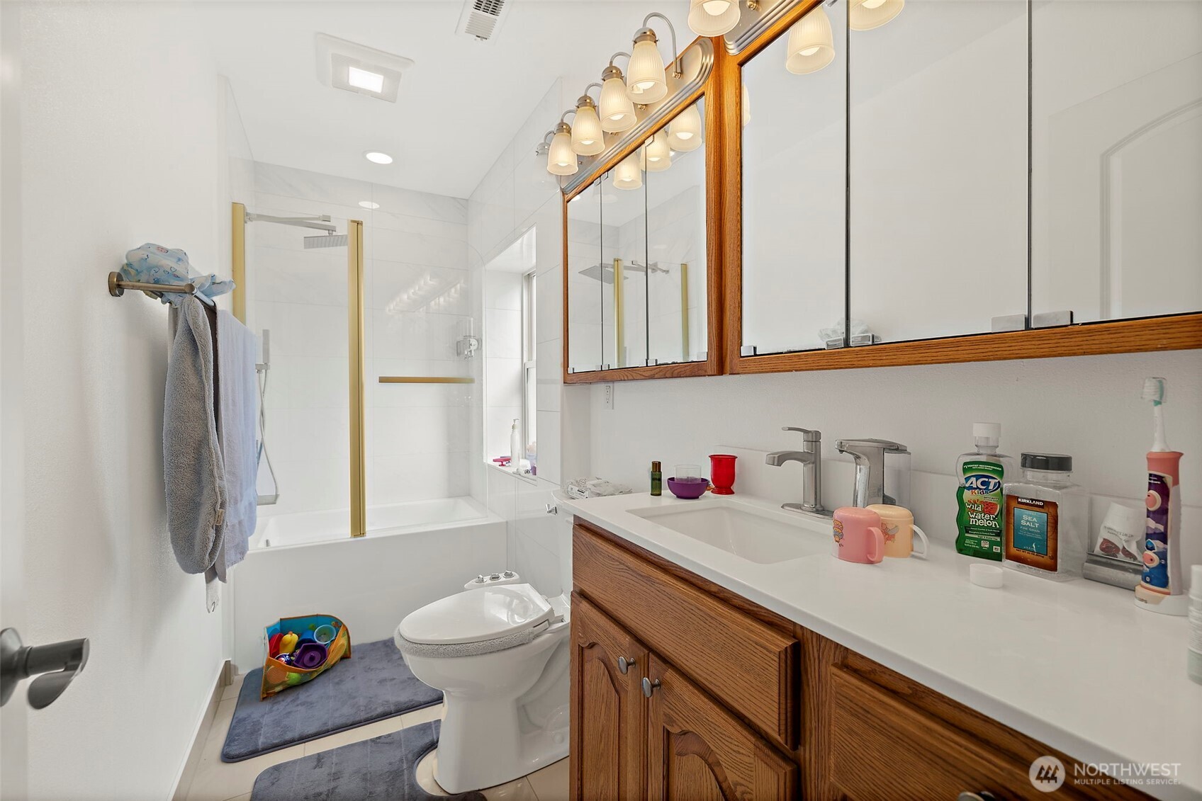 Full bathroom upstairs.