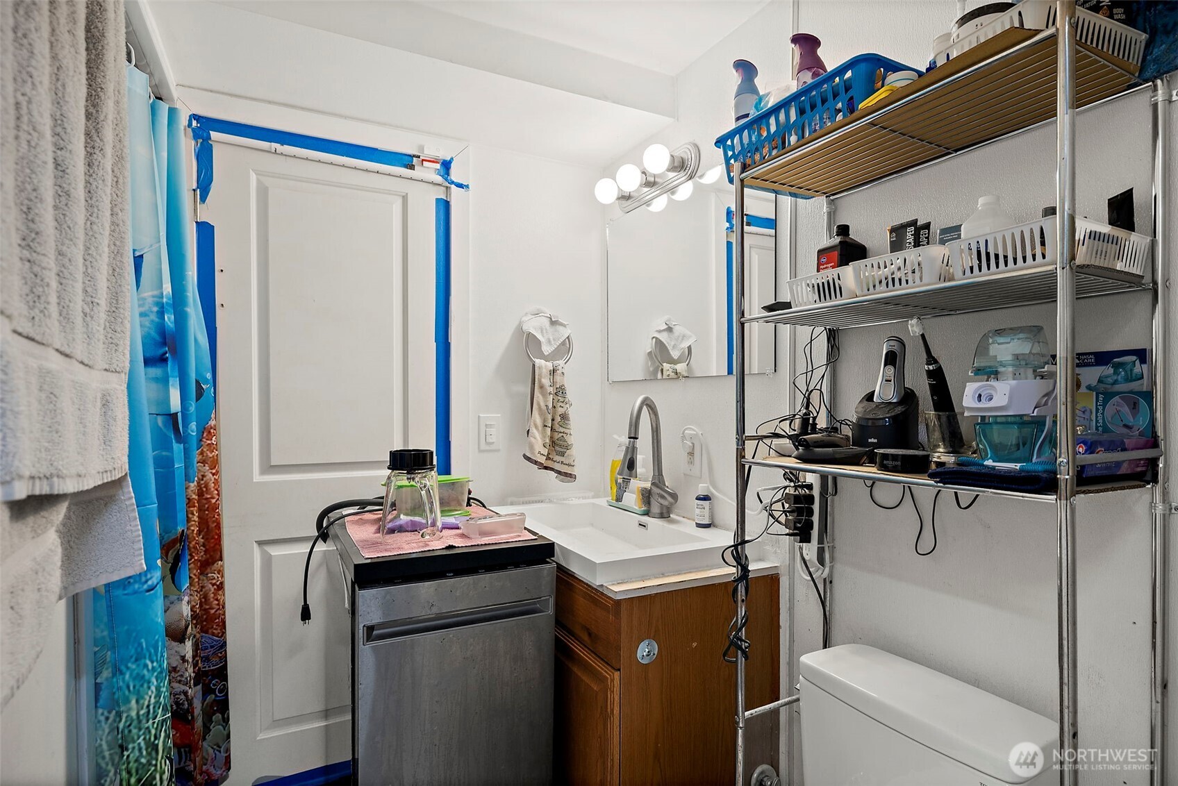 3/4 bath connects both garages.