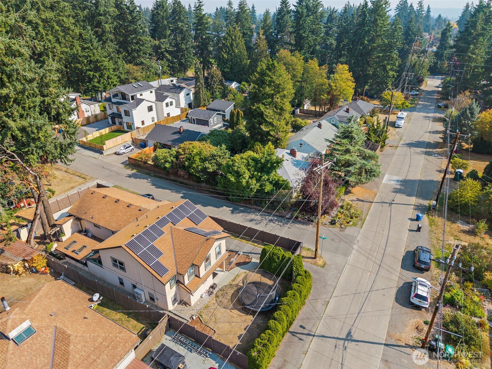 Corner lot, walking distance to Northacre Park.