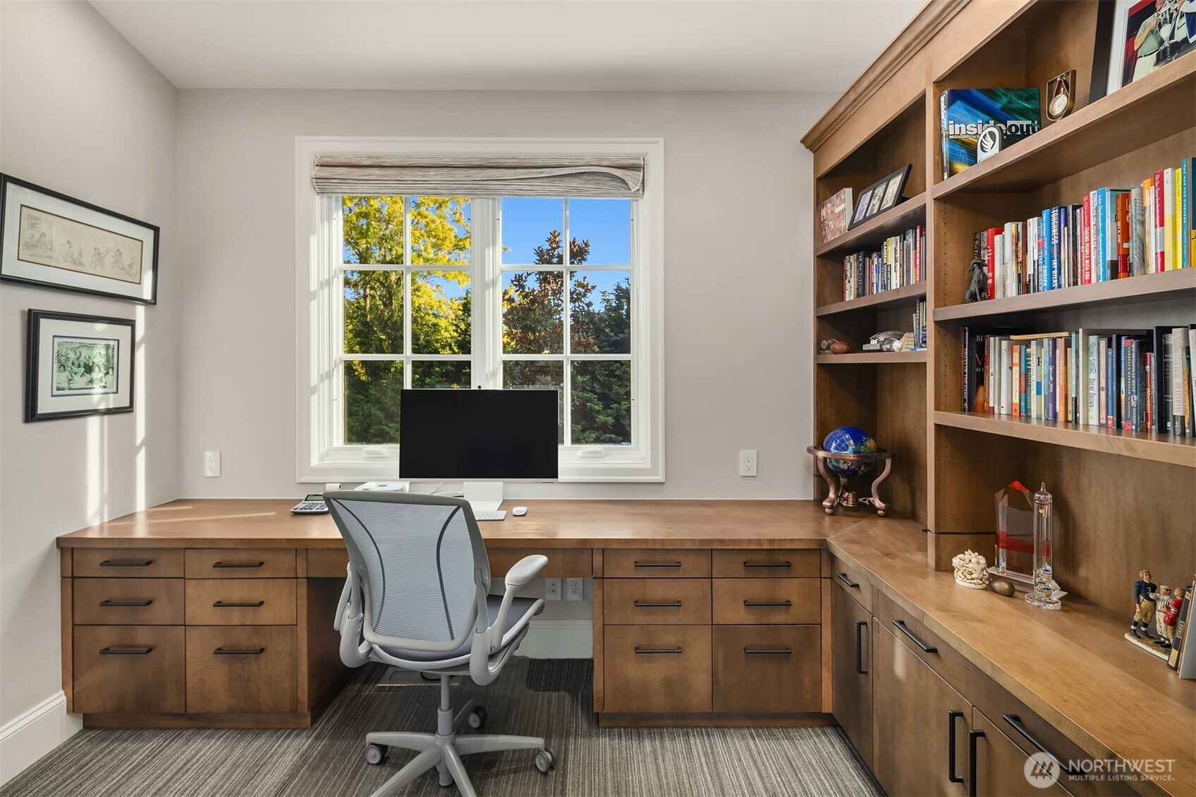 The perfect office space nestled above the garage providing  autonomy and flexibility.