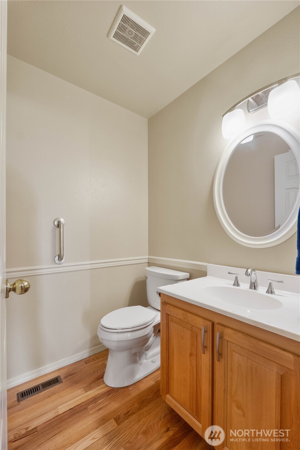 Room to entertain. Dinner party check!