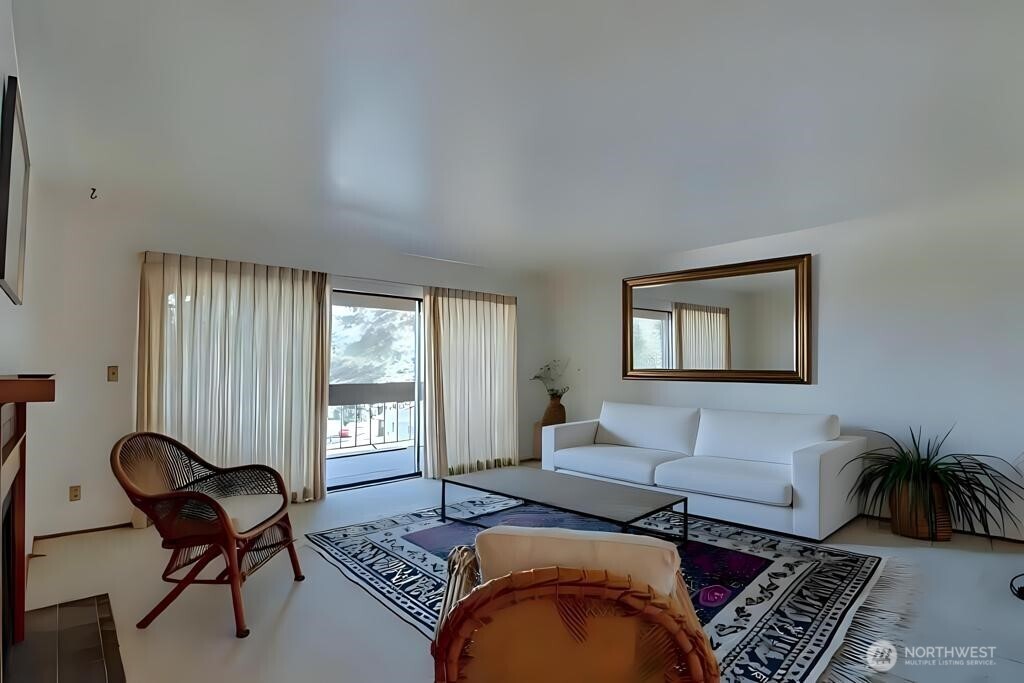 Living room without the virtual staging.