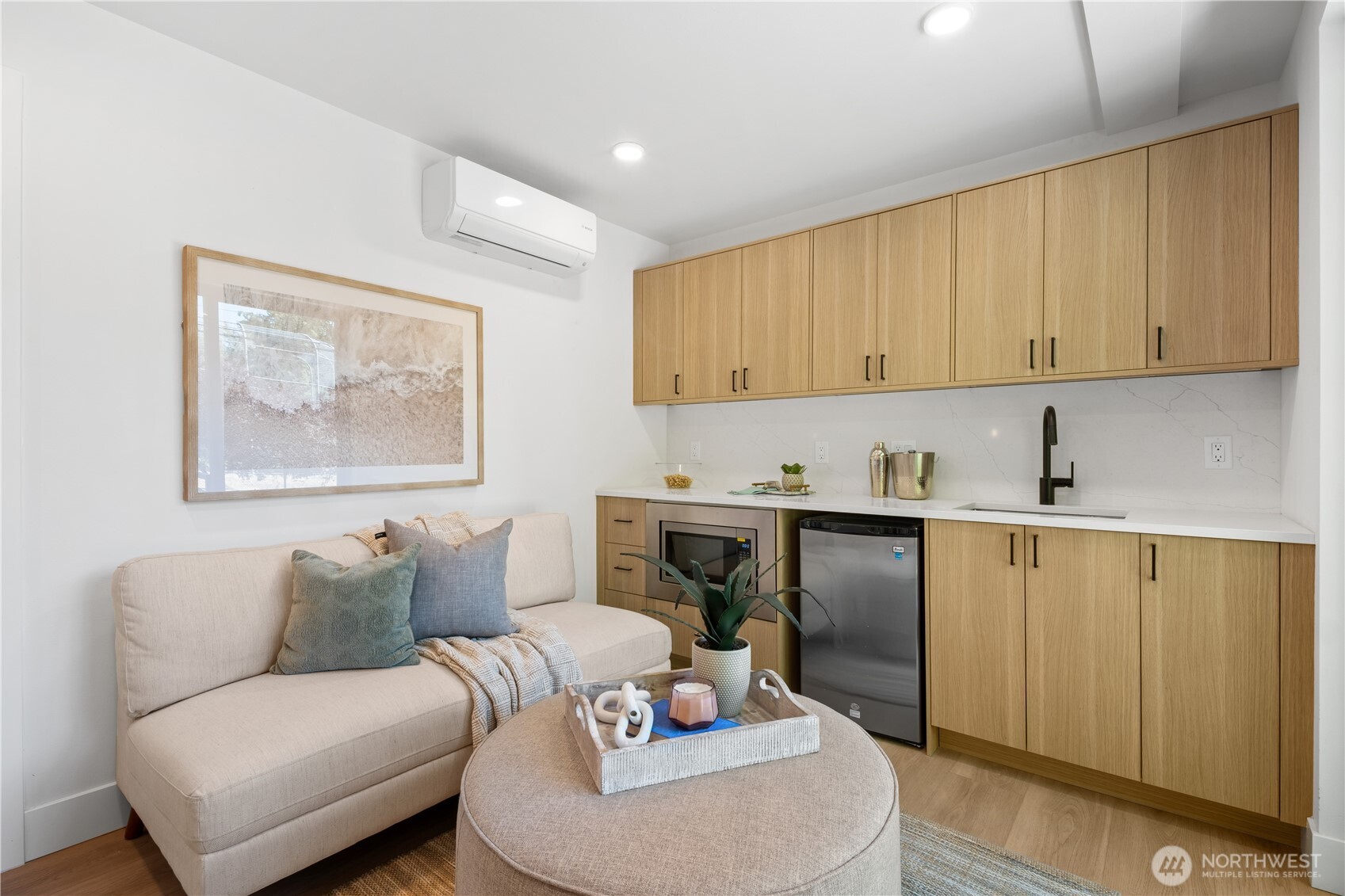 Separate wa/dryer hookups in lower level