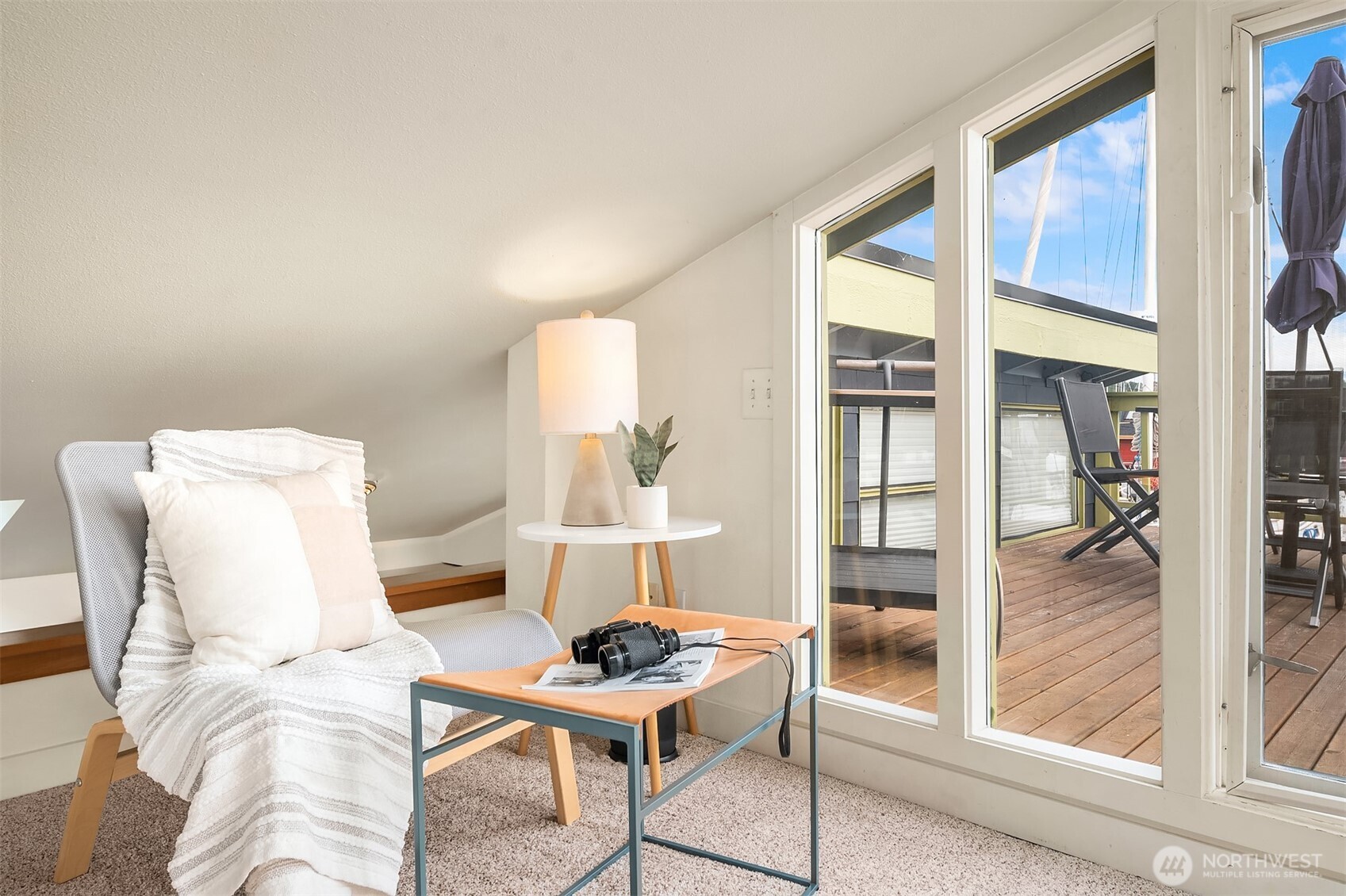 Whether a weekday pied a terre in the city, or a full time home, you will enjoy being on the water.