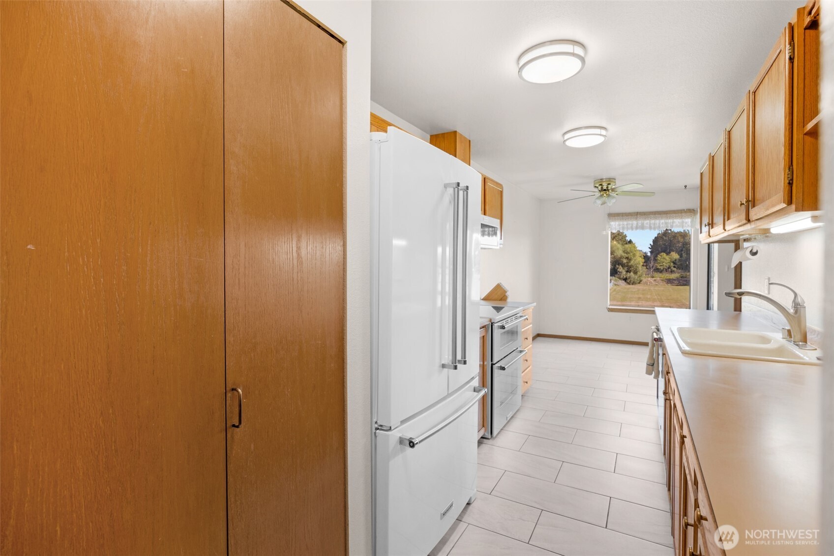 Another angle of the kitchen.