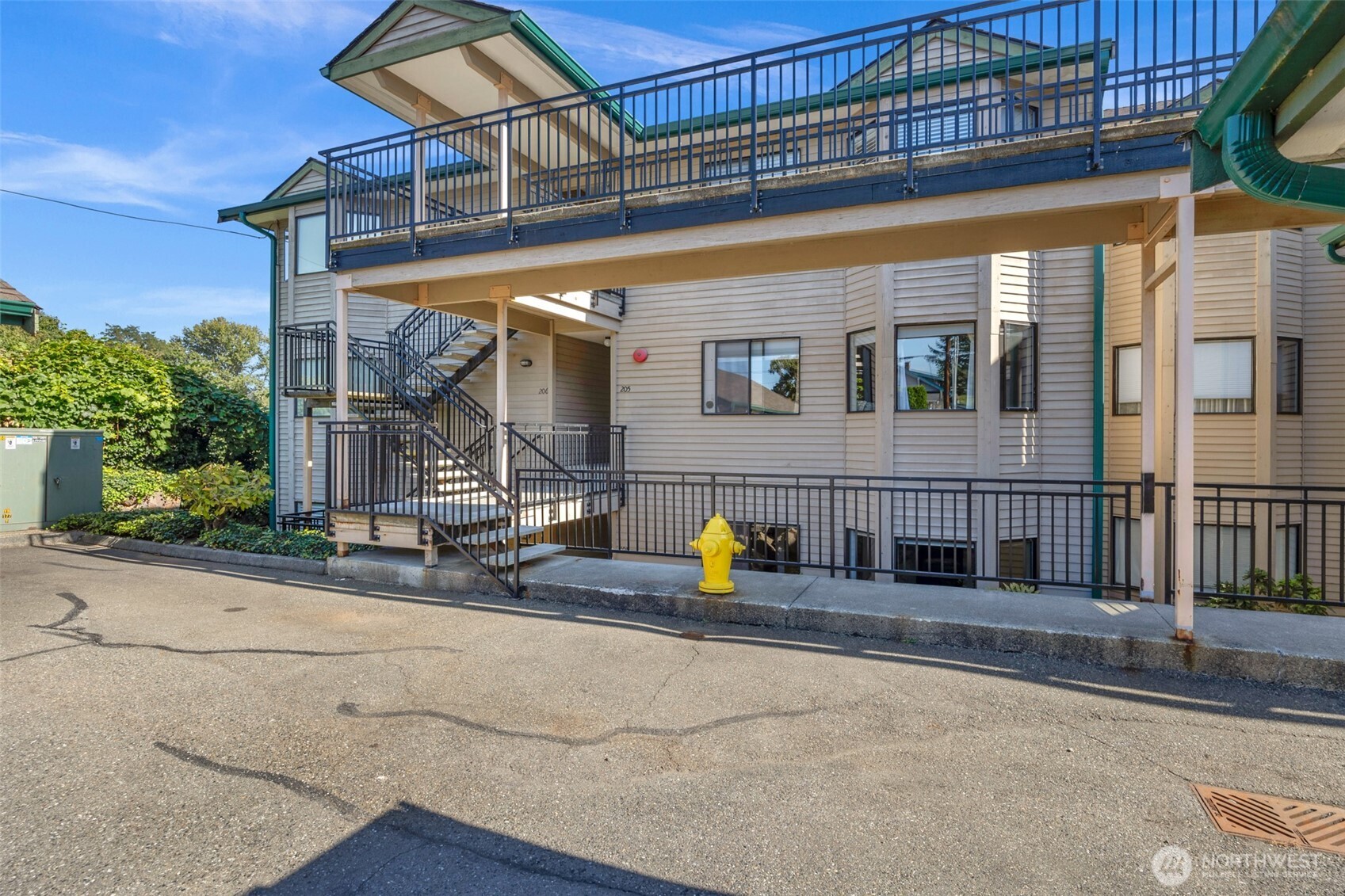 These condos sit back off Pine street, very quiet. Short walk to downtown restaurants & shops.