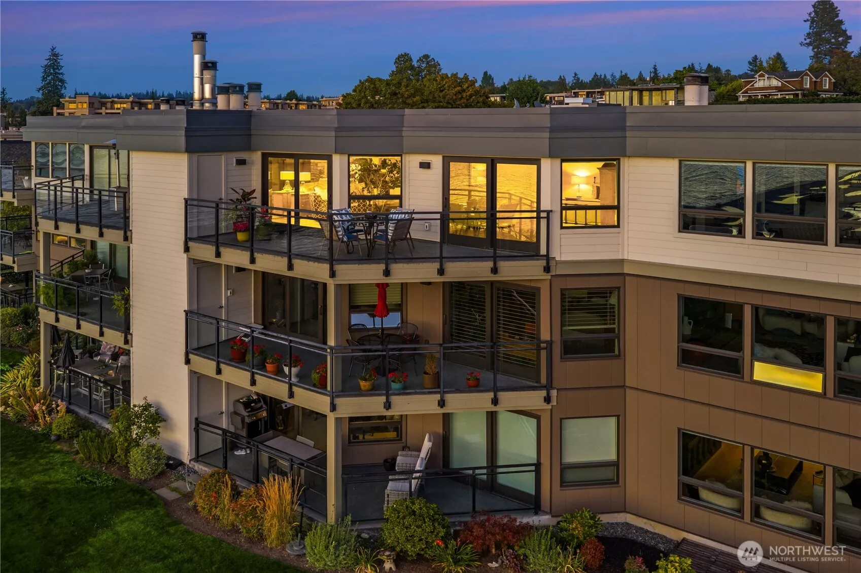 West Facing Top Floor with Amazing Views!