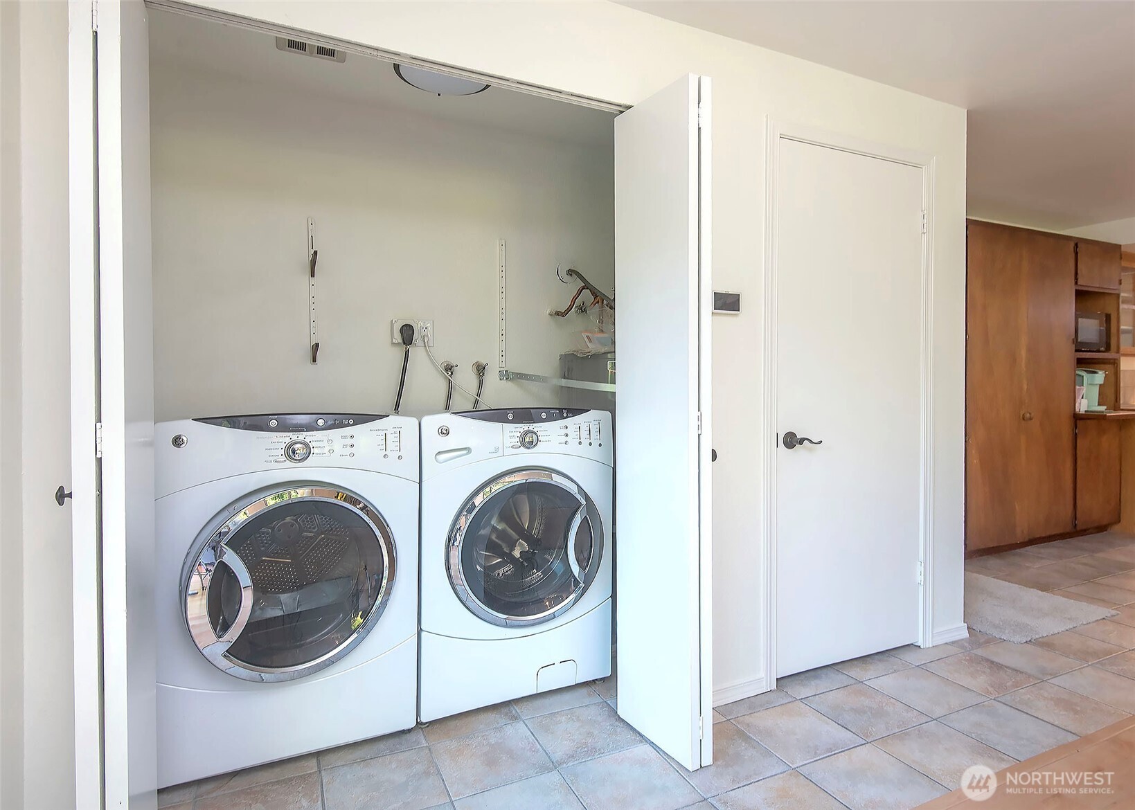 Washing /Dryer included.