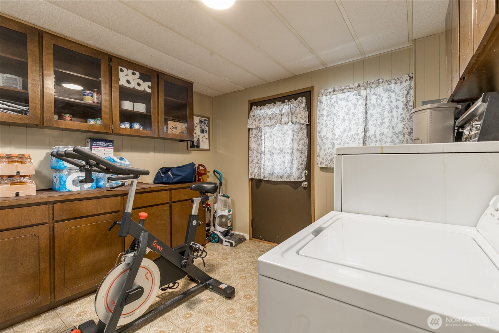 Fantastic storage space in the utility room