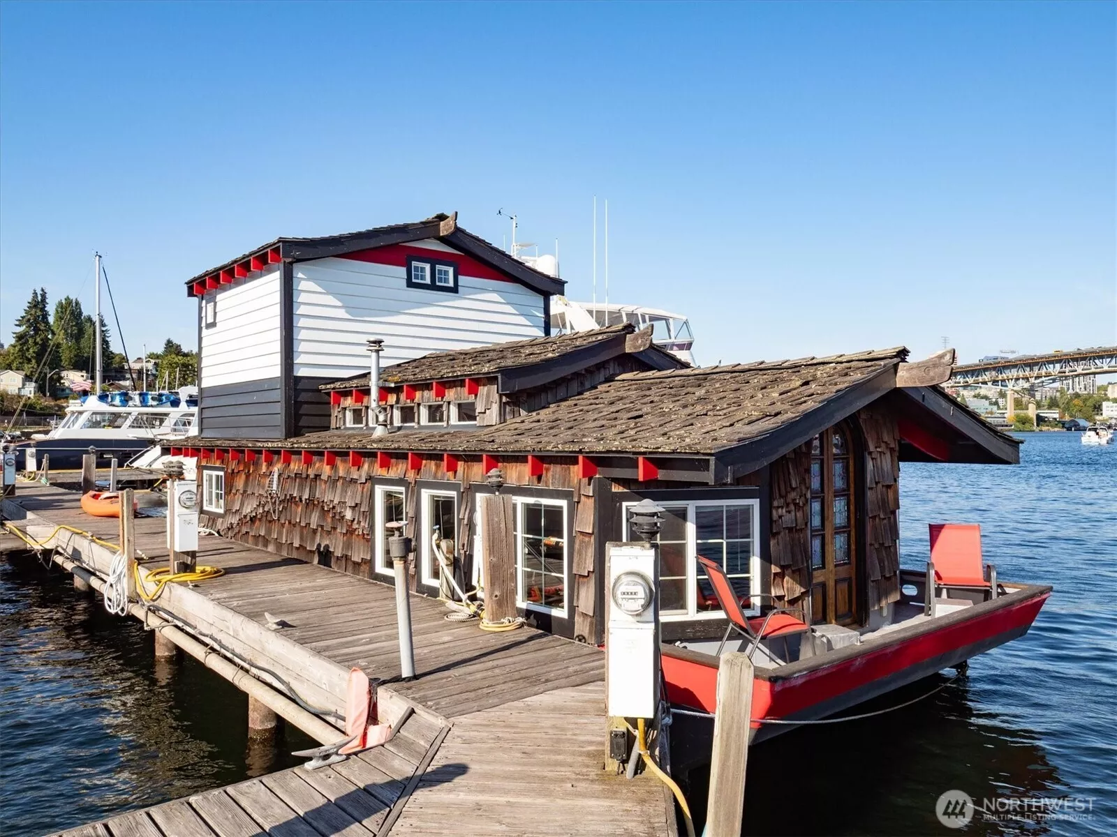 The end spot on the dock makes this location ideal.  Nothing between you and living the lake life.