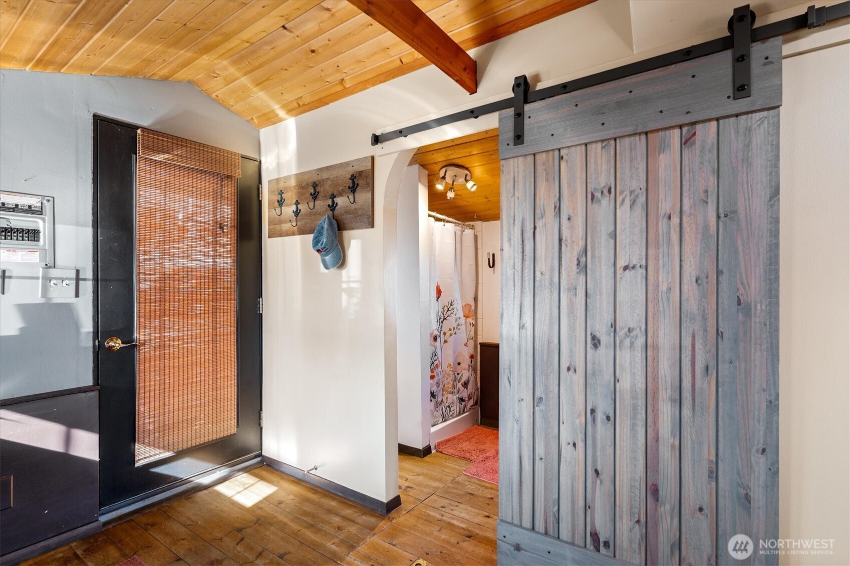 Warm natural light and a large closet space are the aces up this houseboat’s sleeve.