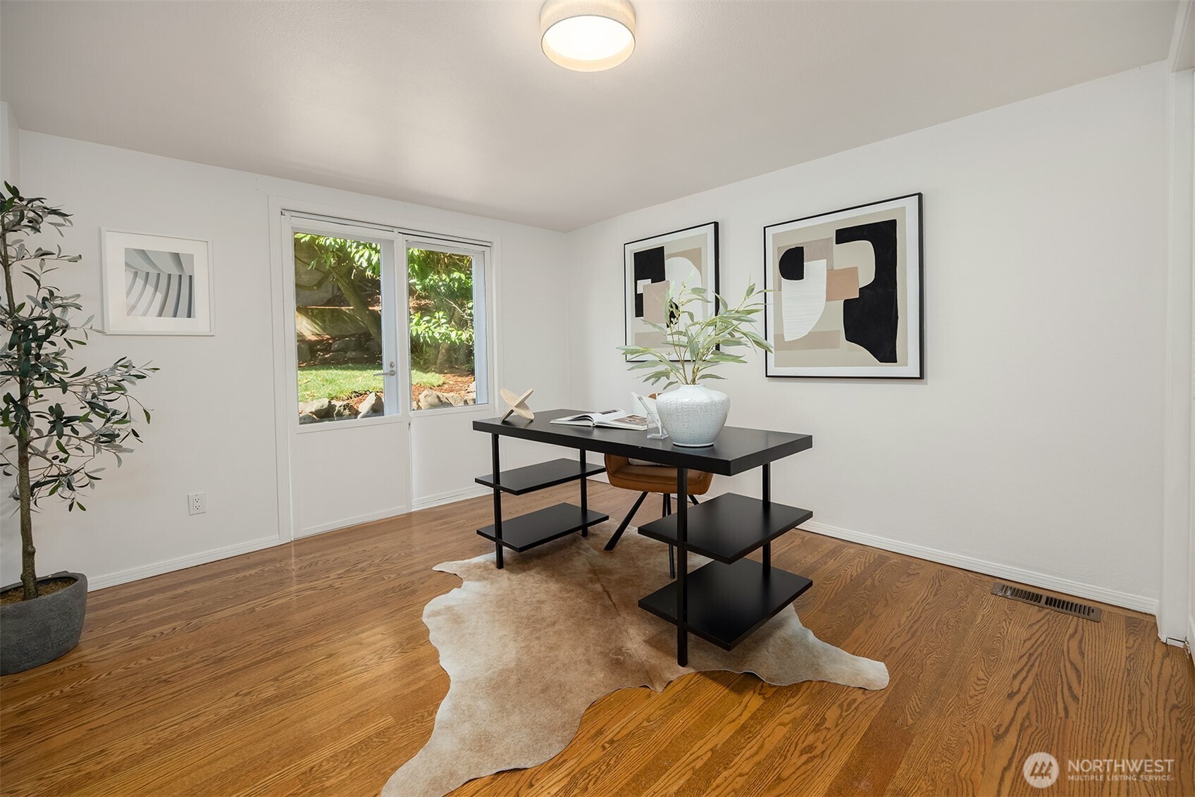 Full bathroom on the main