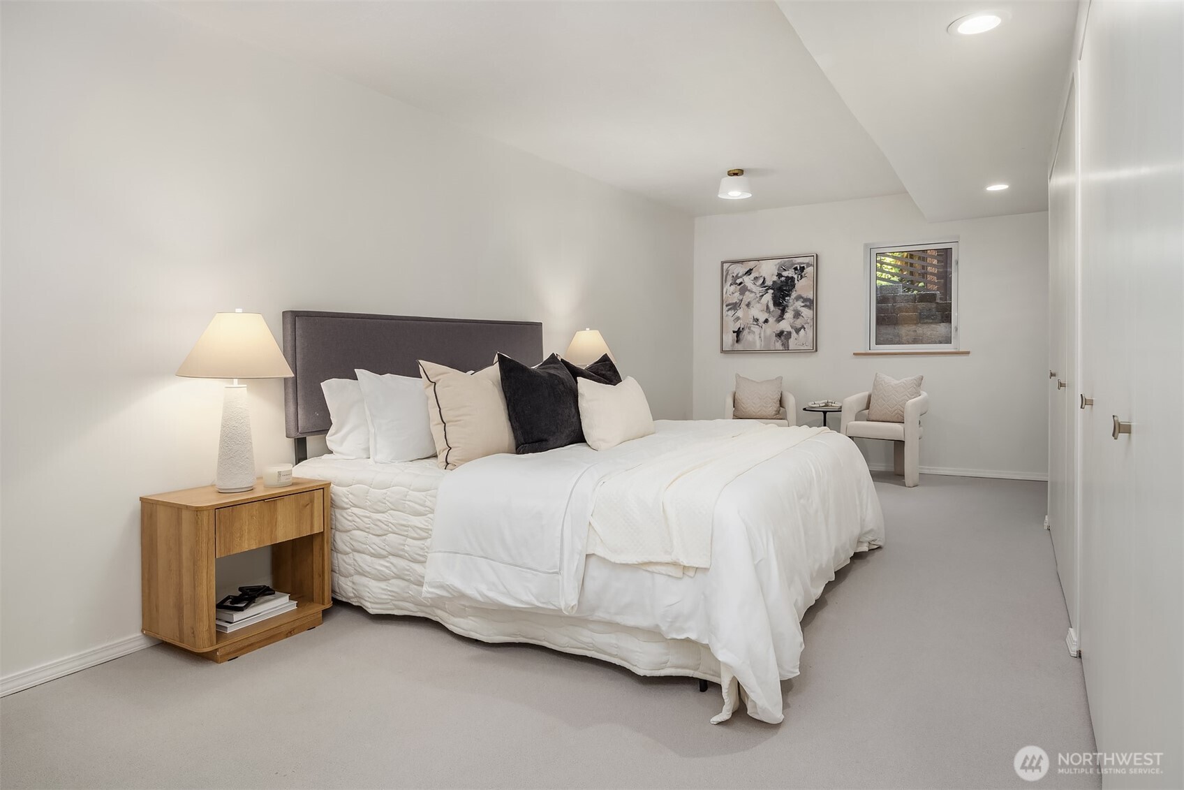 Use this flex room as for yoga, home gym, office space,   mustic room, just storage...