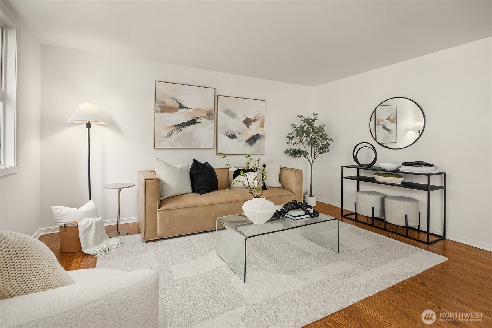 Extra bonus space by the kitchen