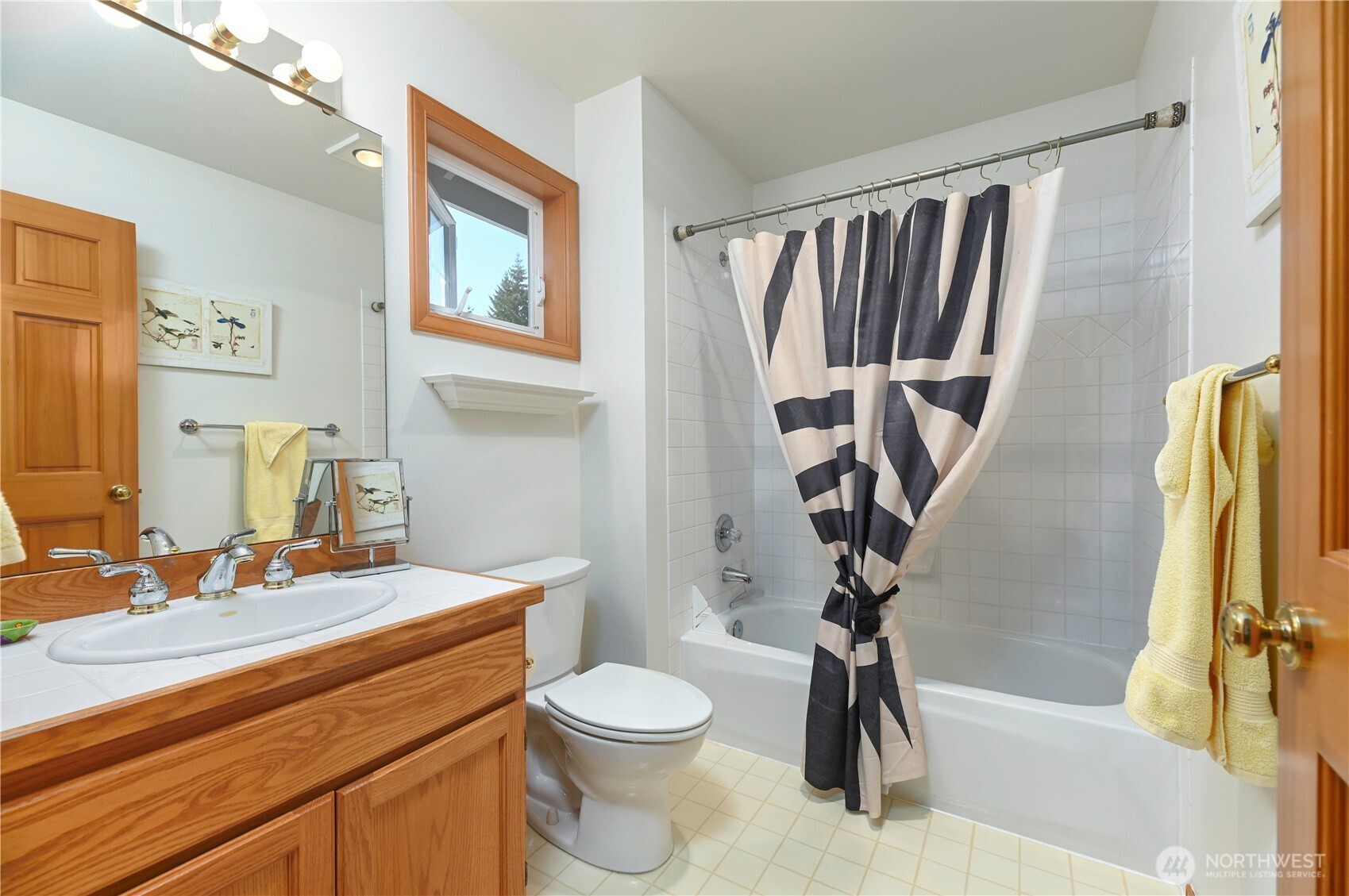 Upper floor full bath off the bedroom.