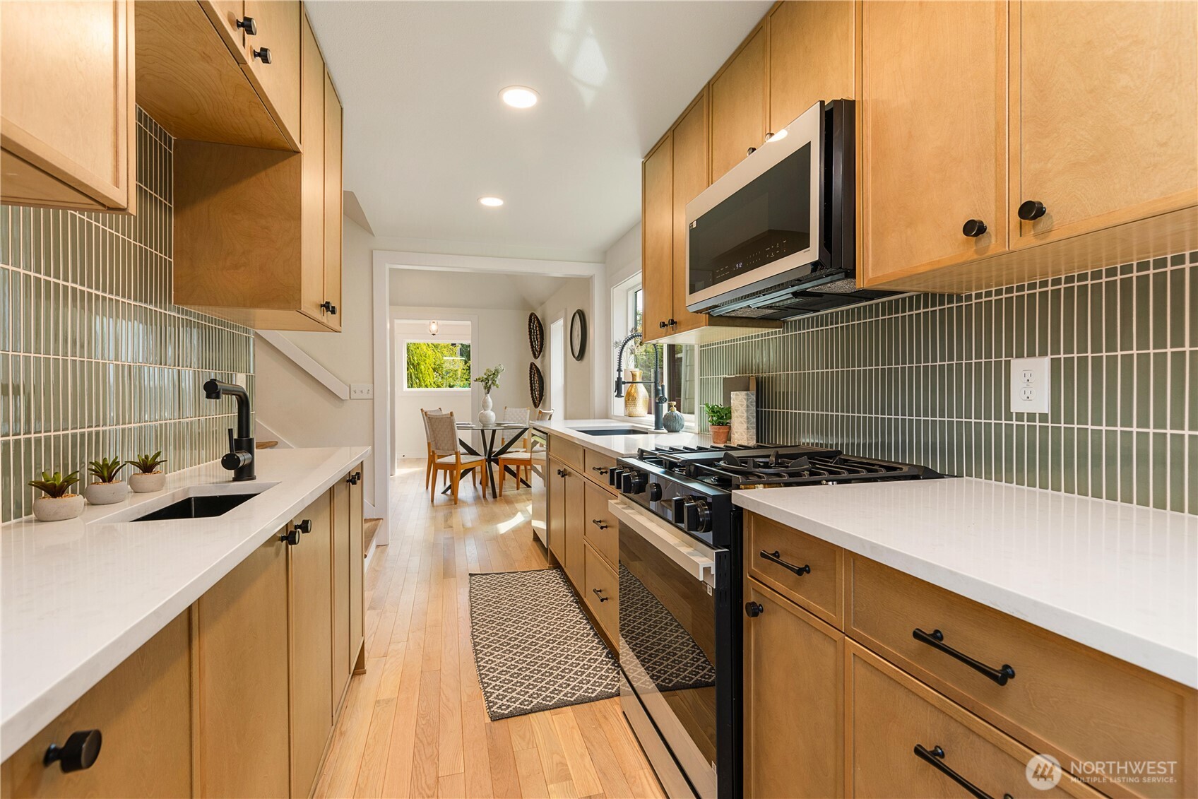 Brand new 5 burner gas-electric stove