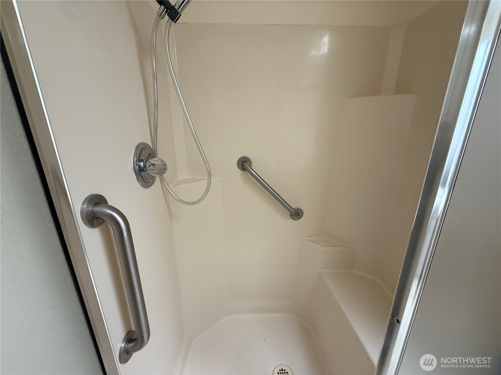 Primary bath shower w/seat