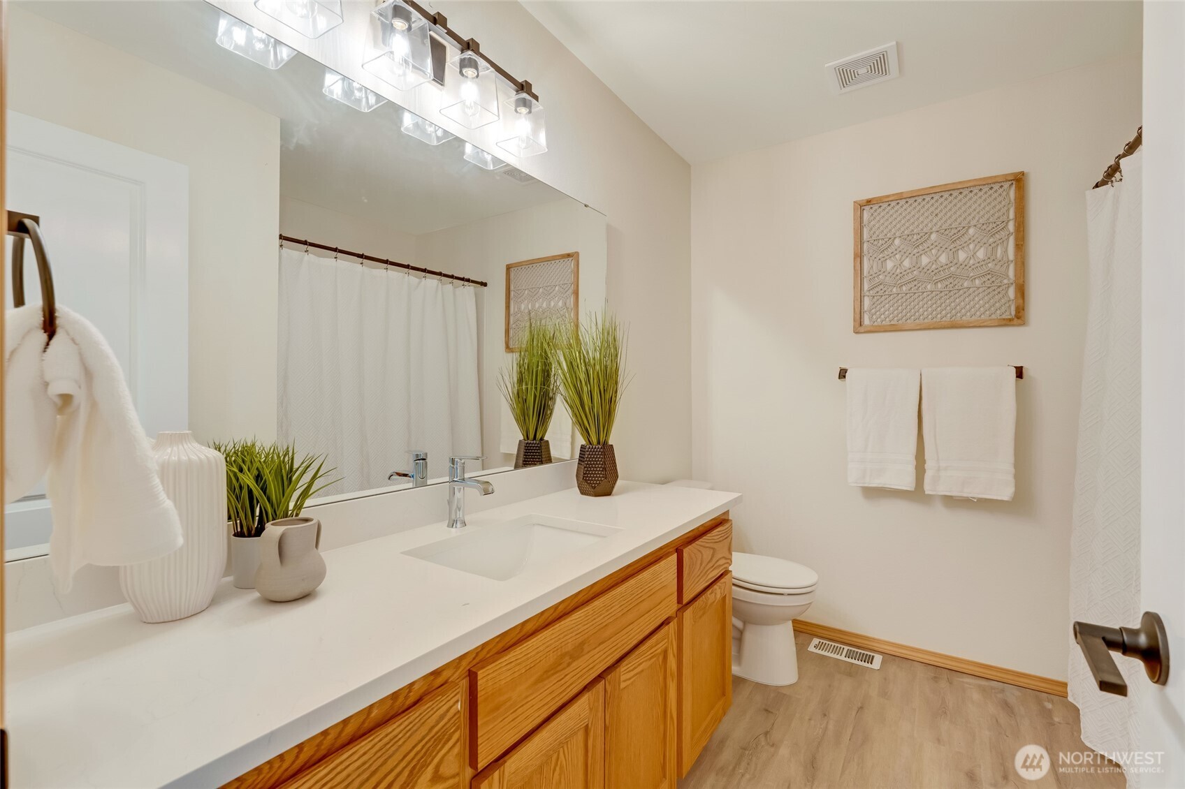 Second Full Bath Upstairs with new quartz countertops