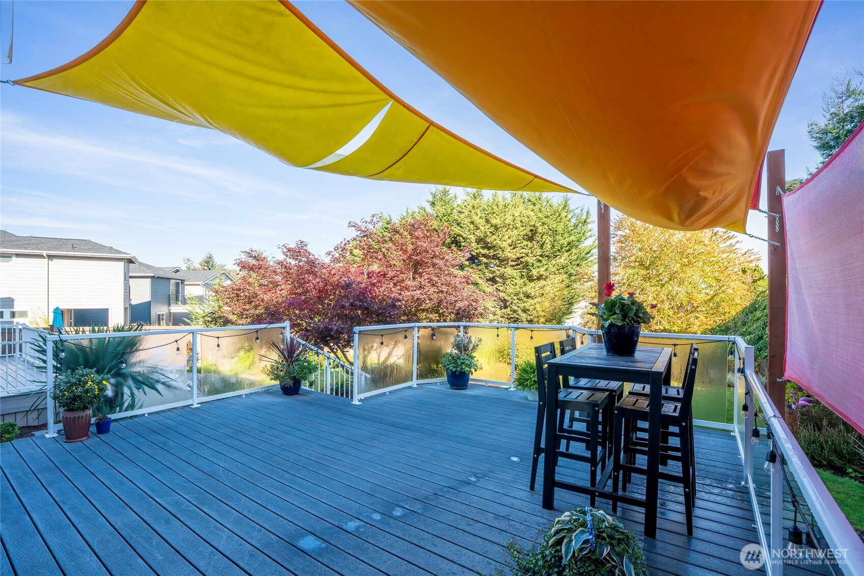 Laundry room with plenty of storage