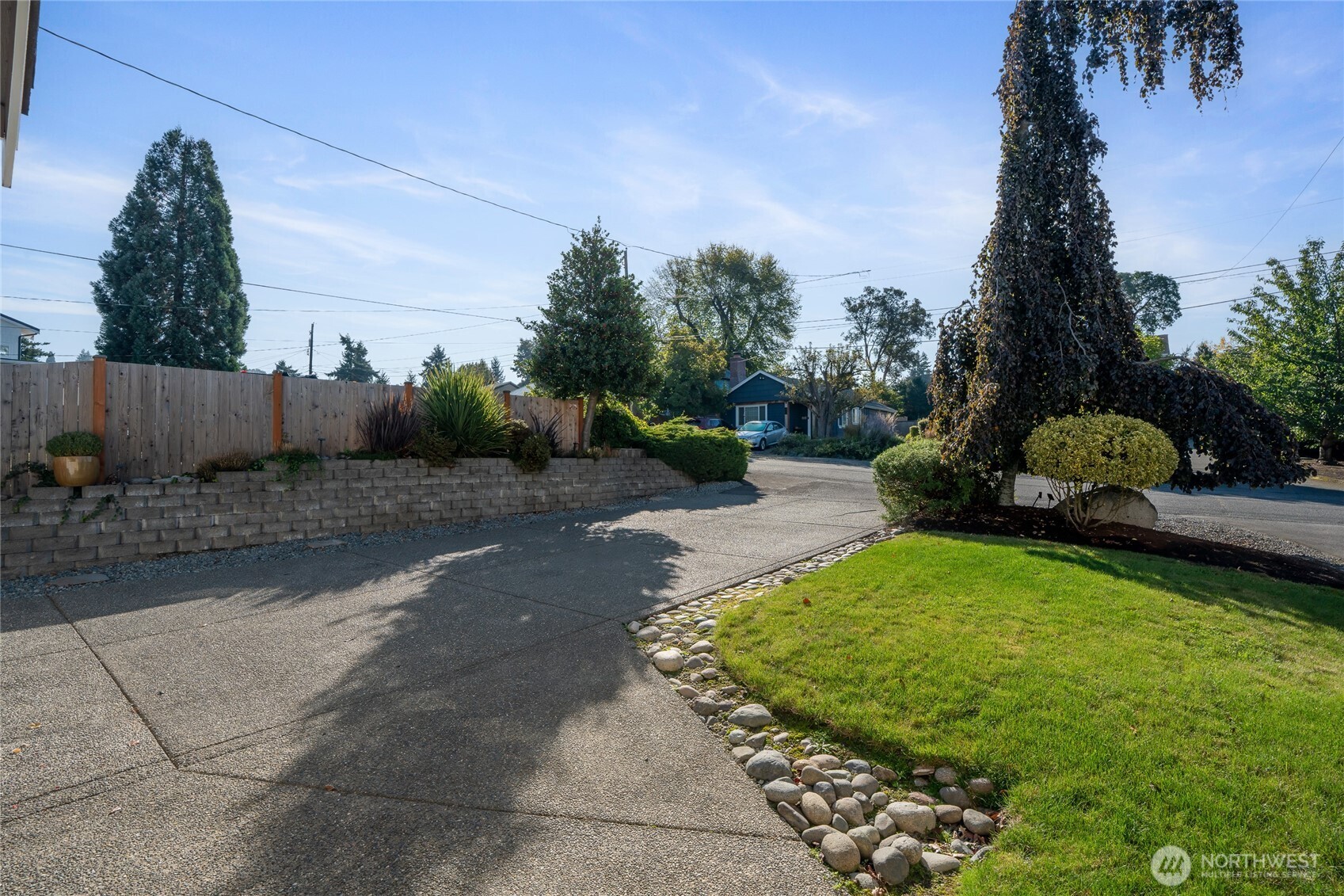 Tons of parking on this long driveway