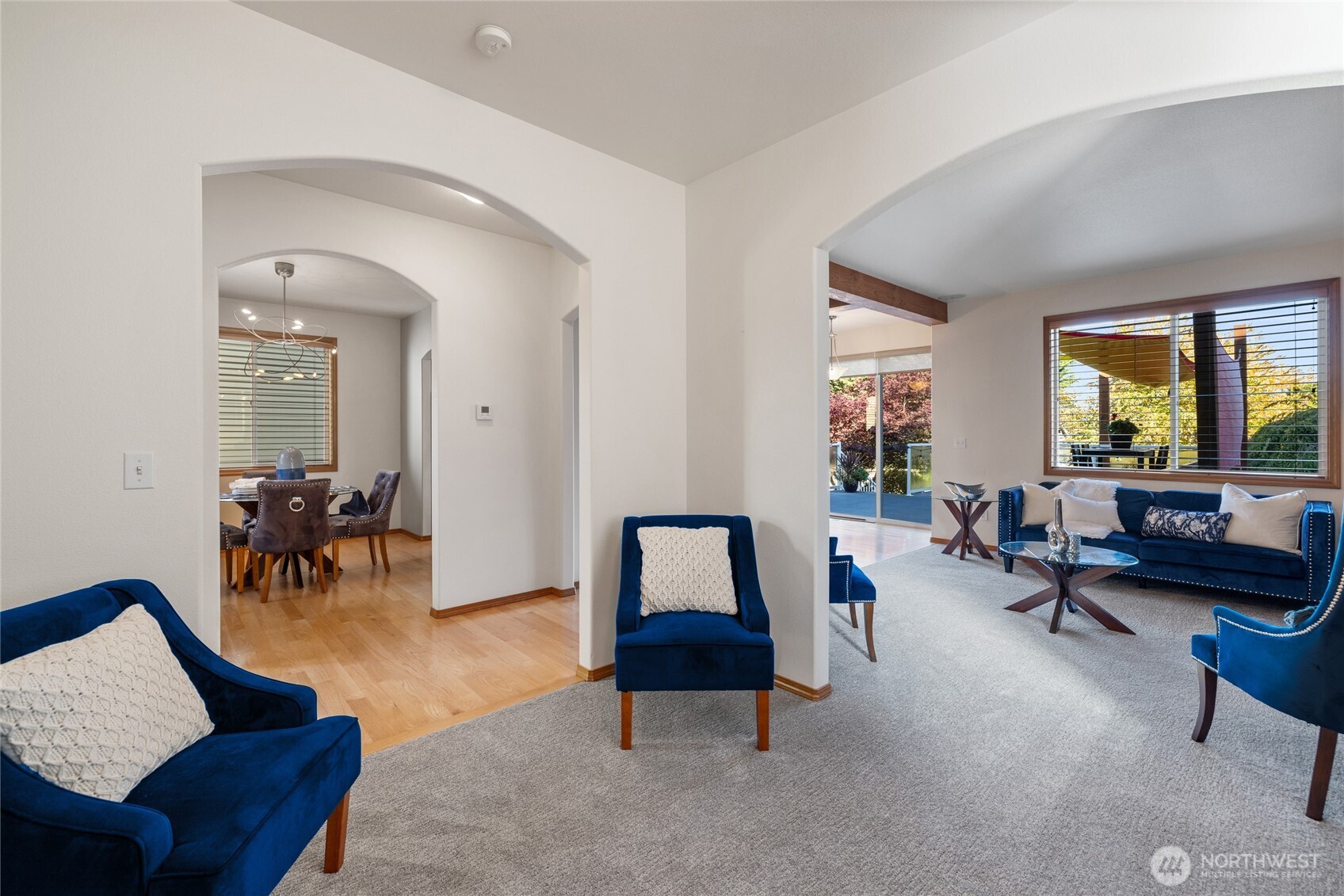 Yes, it has a pantry too