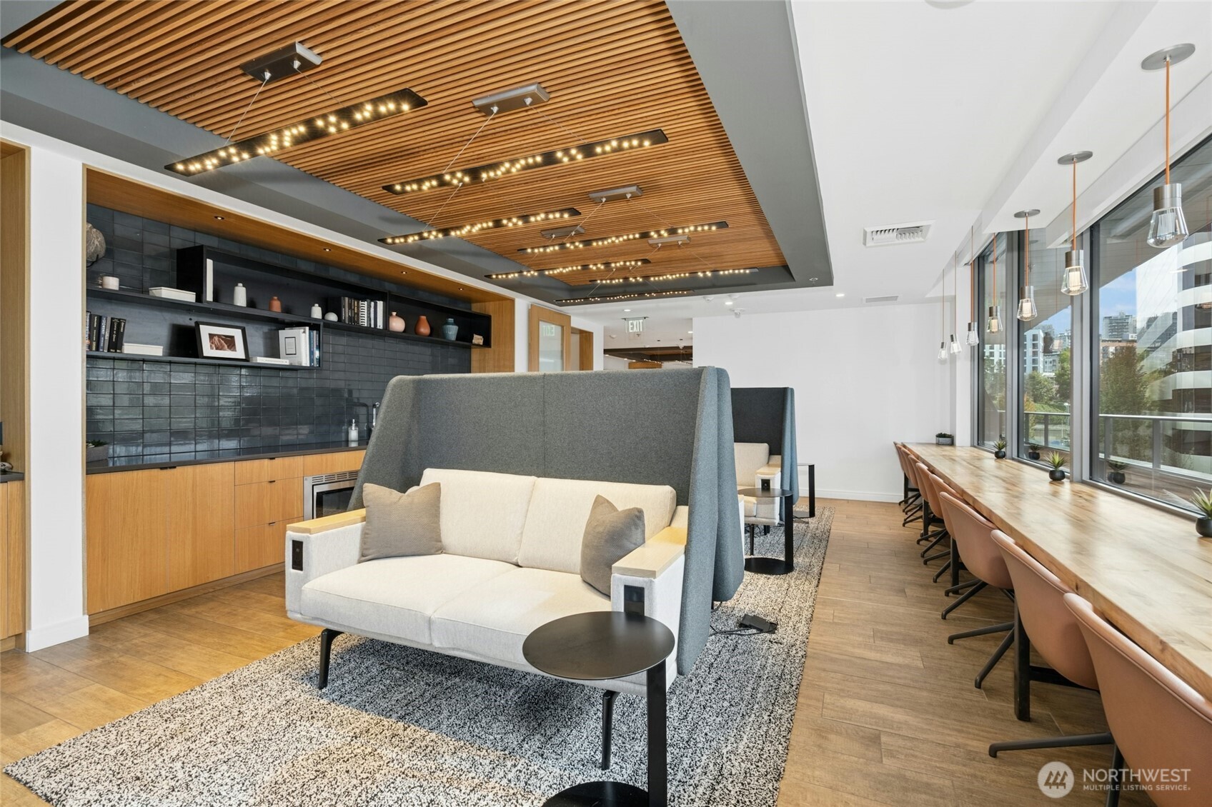 Work space/meeting room