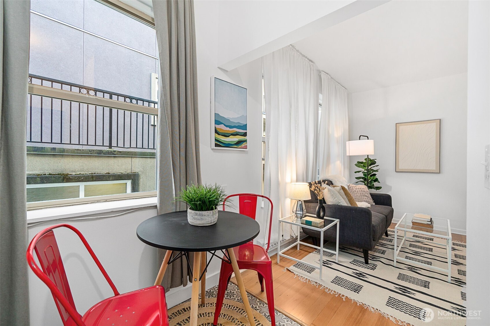 Space for table and chairs in the kitchen next to the window