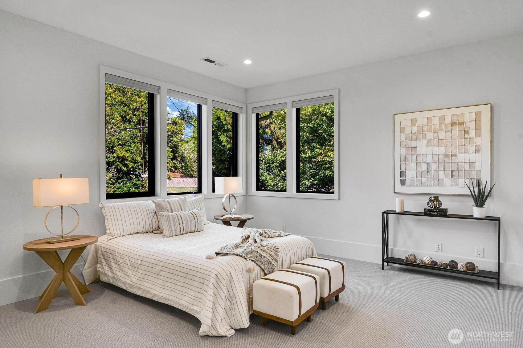 Upper level ensuite bedroom