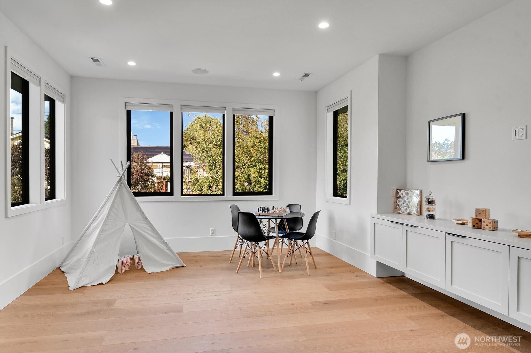 5th bedroom can also be used as a bonus room