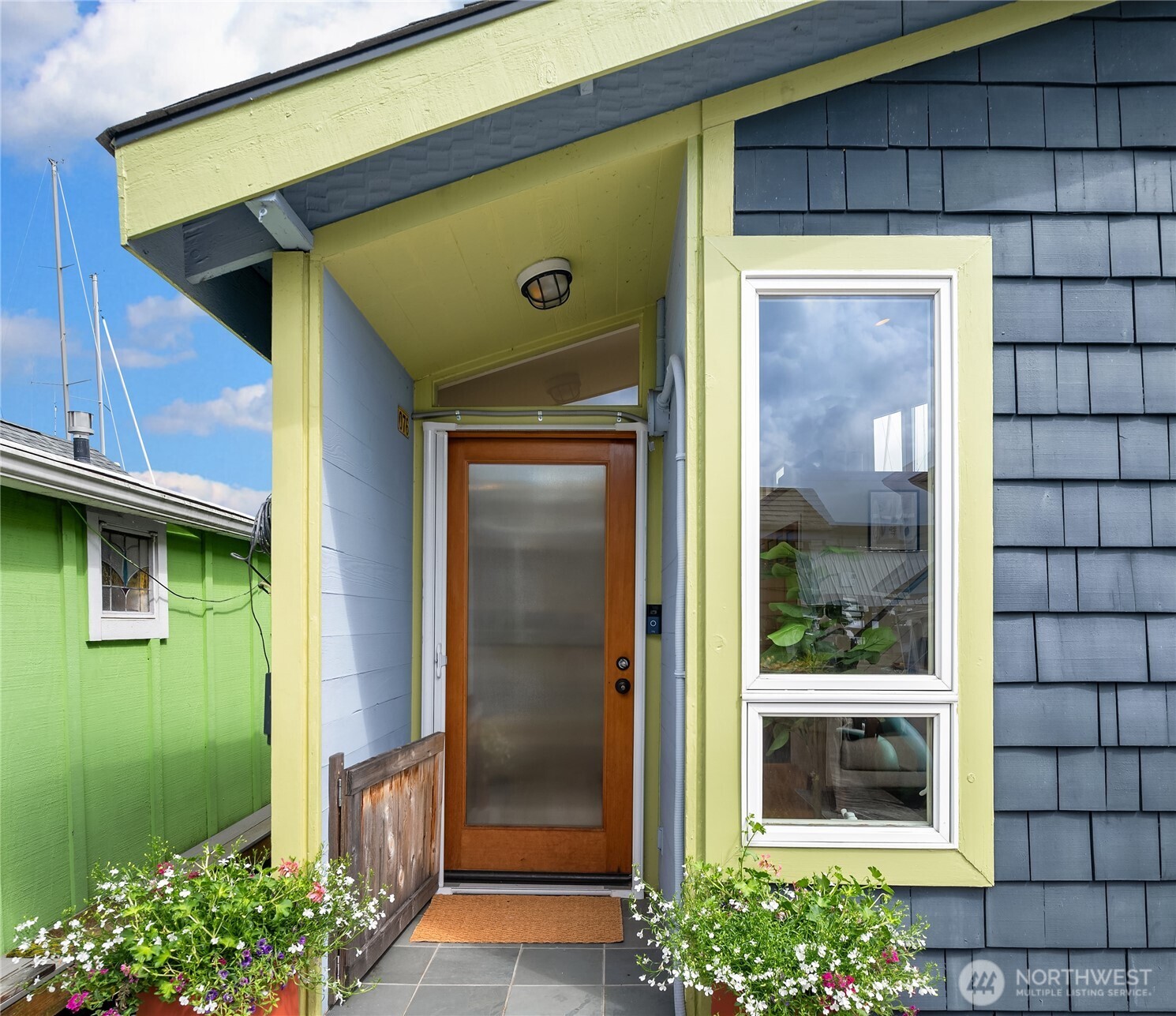 Floating home vibe, so fun!