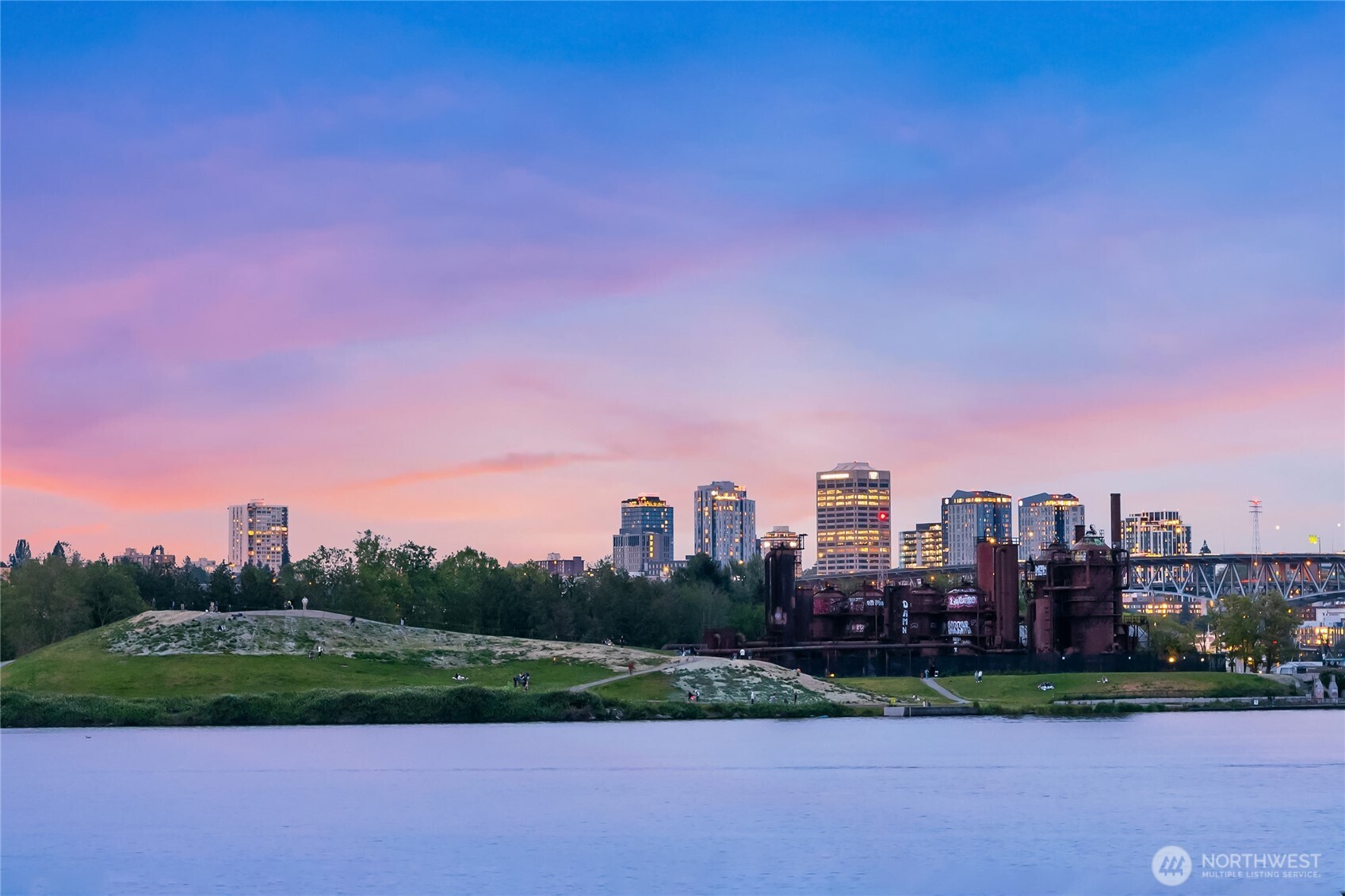 Whether a weekday pied a terre in the city, or a full time home, you will enjoy being on the water.