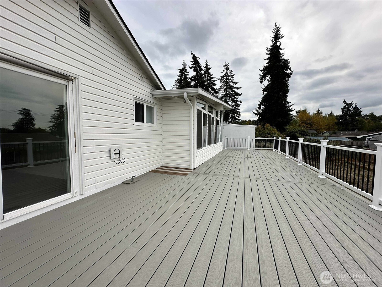 630 sq feet deck