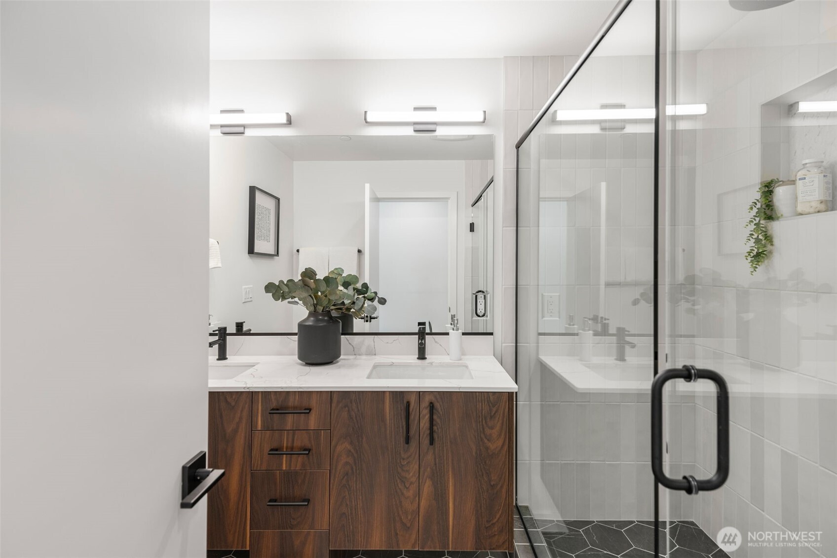 Plenty of entertainment space on the roof top deck!  Territorial/mountain views.  Even a peek-a-boo view of the space needle!