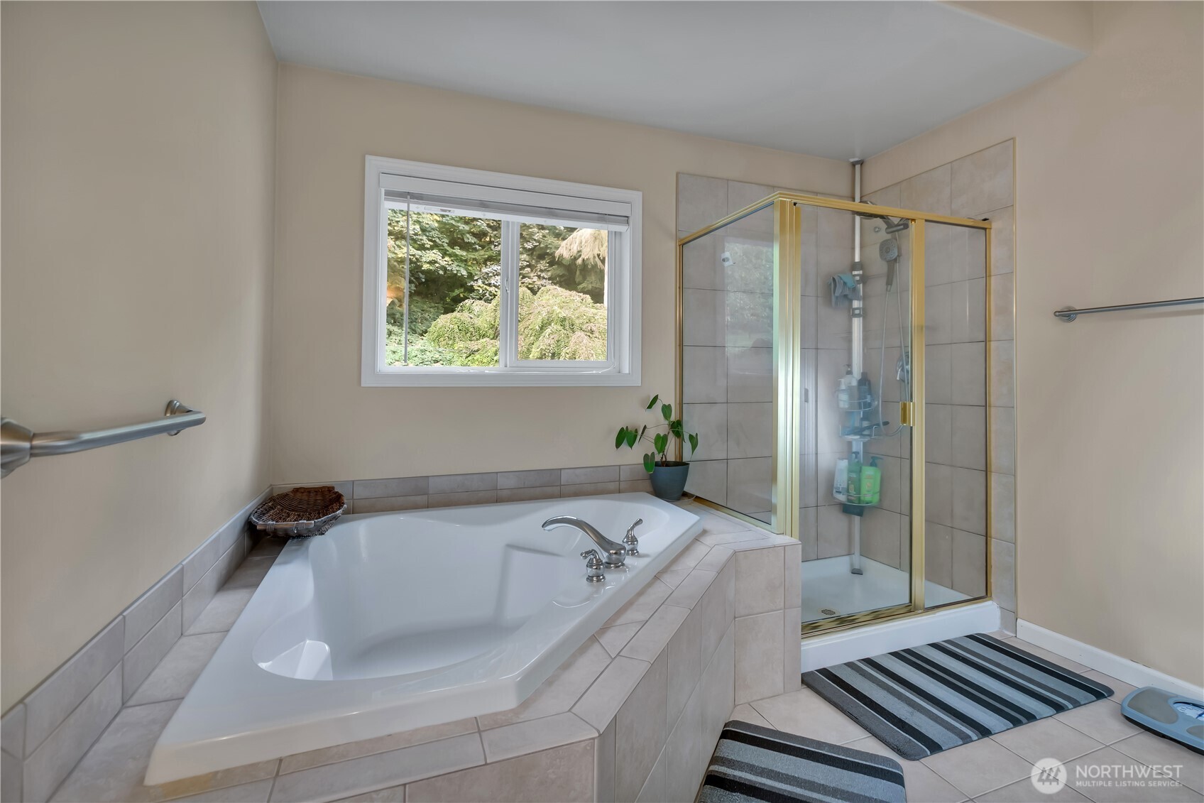 5 piece en-suite in Master