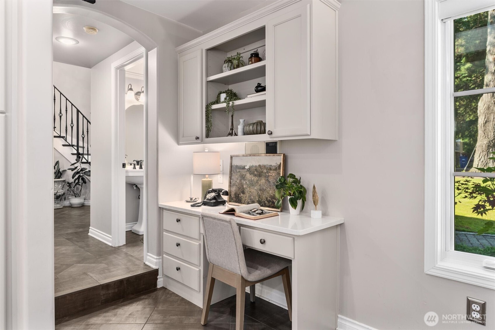 Lots of room to gather around in the dining room