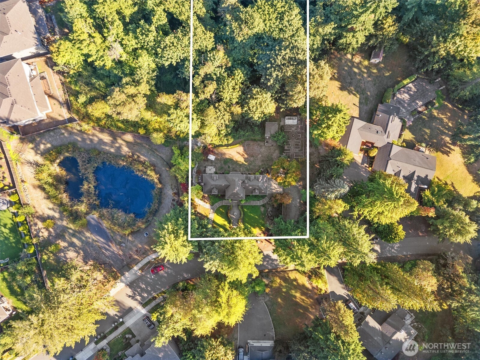 Just minutes from Big Finn Hill Park, Juanita Beach, Totem Lake Center, and St. Edwards Park.