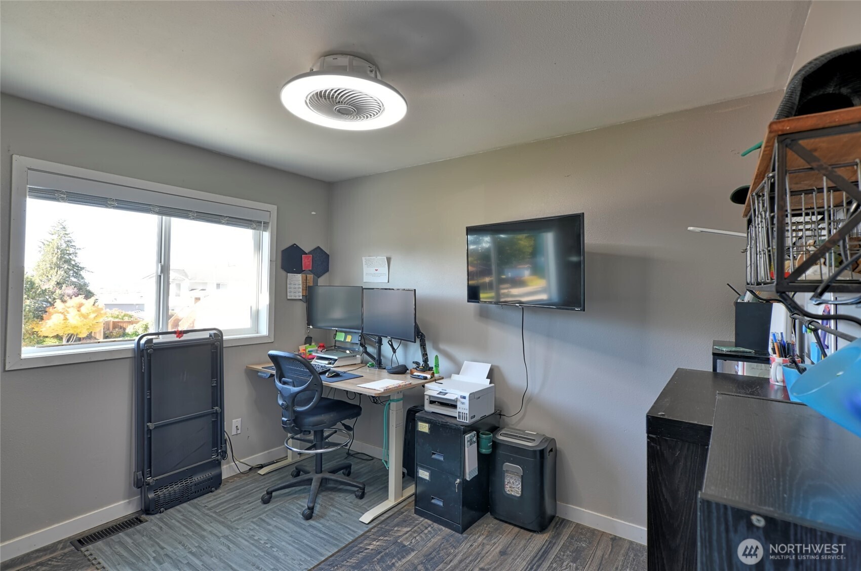 Bed / Office... Bed / Office...