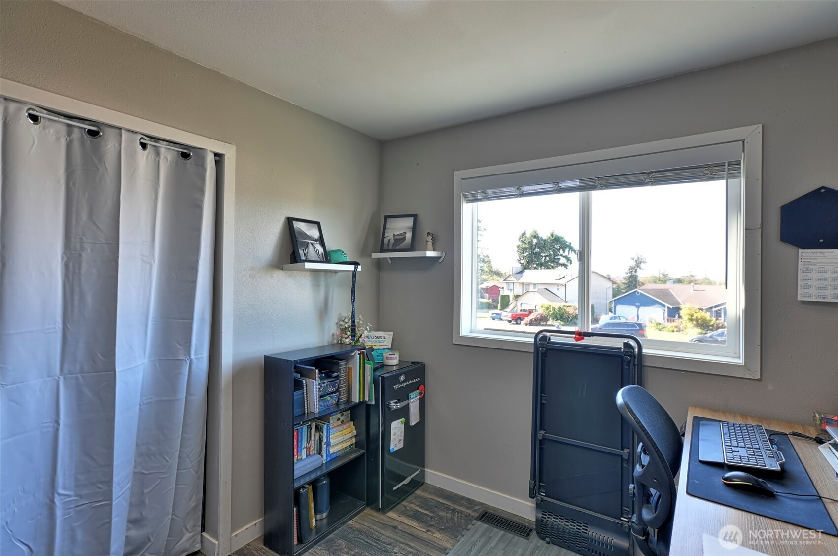 Bed / Office... Bed / Office...