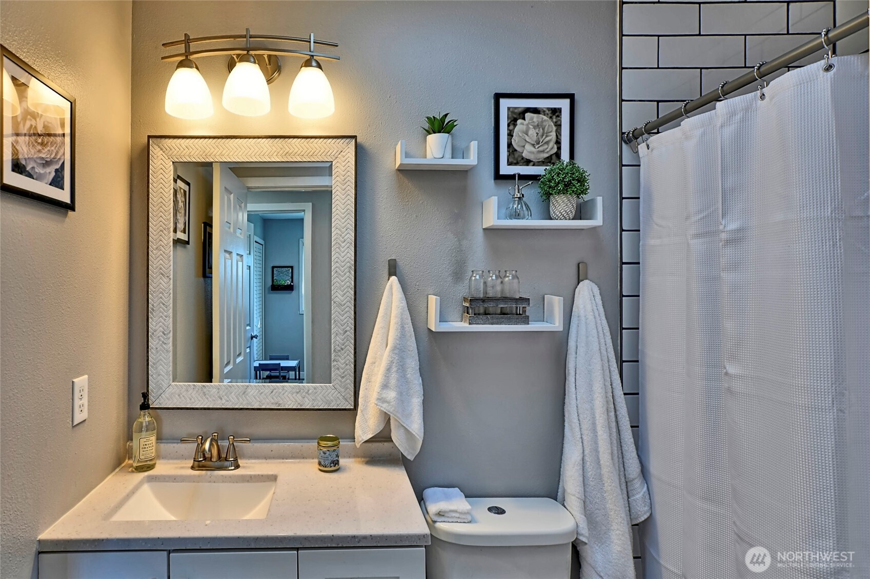 Upstairs Full Bath... Upstairs Full Bath...