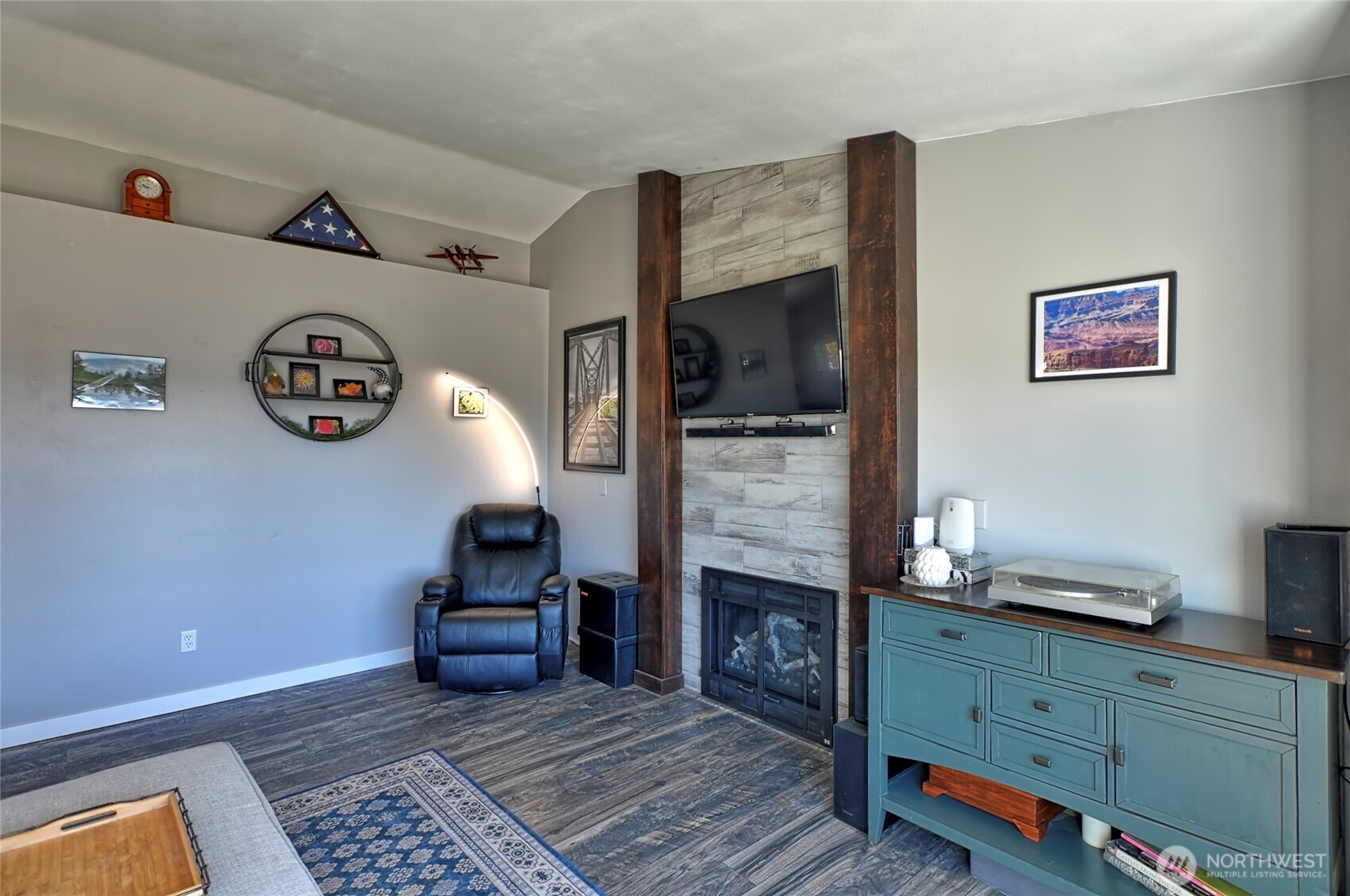 Gas Fireplace... Gas Fireplace...